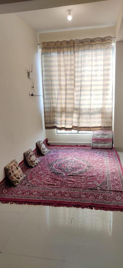 Untrained & Unplanned Appartement Jabalpur Buitenkant foto