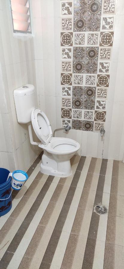 Untrained & Unplanned Appartement Jabalpur Buitenkant foto