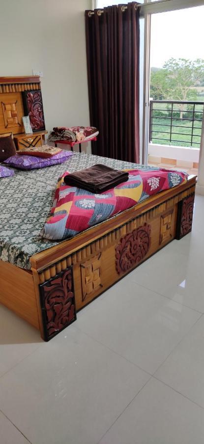 Untrained & Unplanned Appartement Jabalpur Buitenkant foto